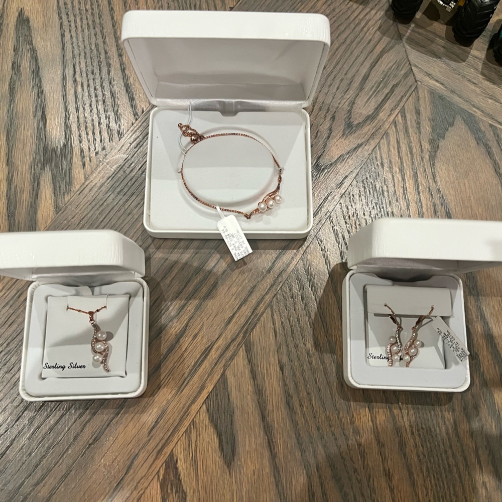 Kohl's Rose Gold Necklace, Bracelet & Earrings set